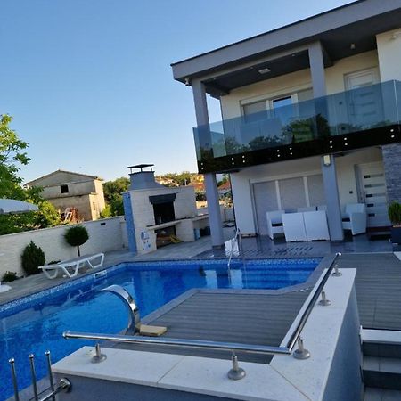 Apartman Paola Vrh  Exteriör bild