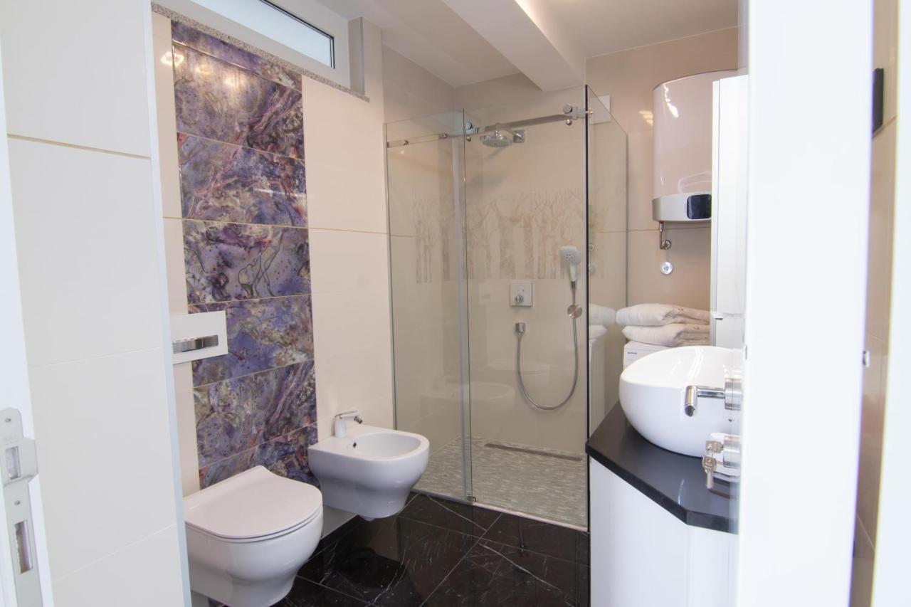 Apartman Paola Vrh  Exteriör bild