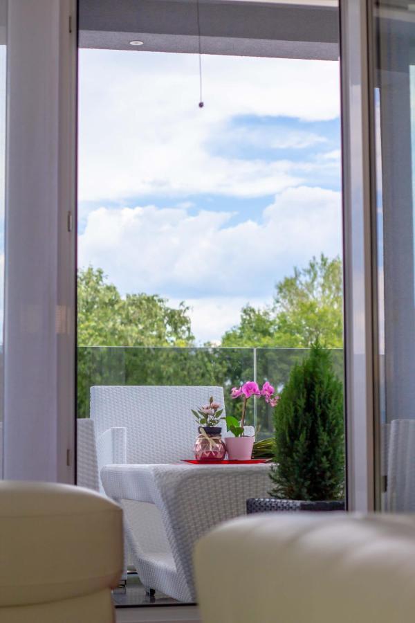 Apartman Paola Vrh  Exteriör bild