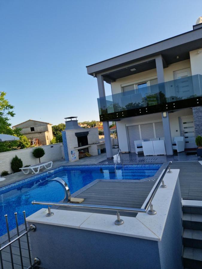 Apartman Paola Vrh  Exteriör bild